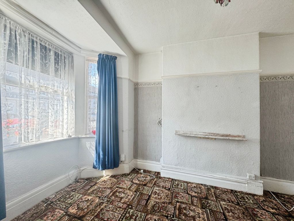 Property photo 2 of 21 4178623