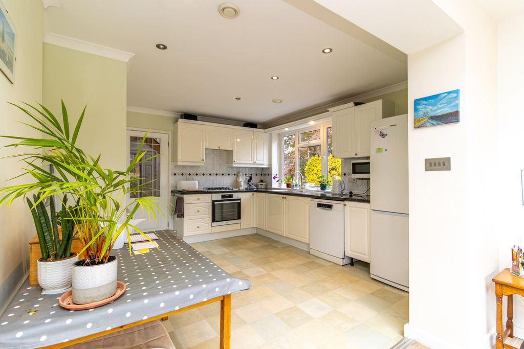 Property photo 3 of 36 Img_7094