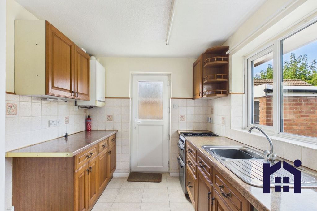 Property photo 3 of 13 Kitchen