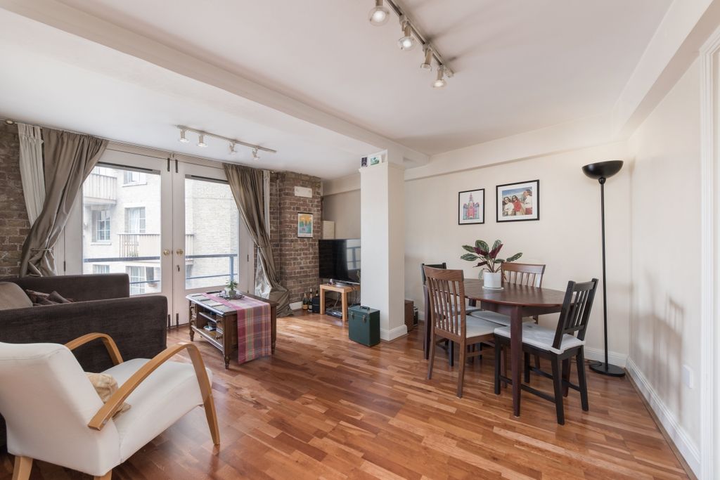 Property photo 1 of 14 St. Georges Wharf...