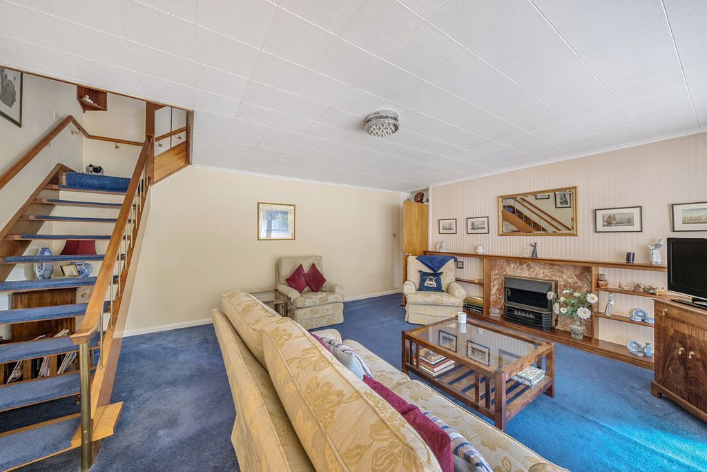 Property photo 2 of 24 1371998-6-68F8F8B...