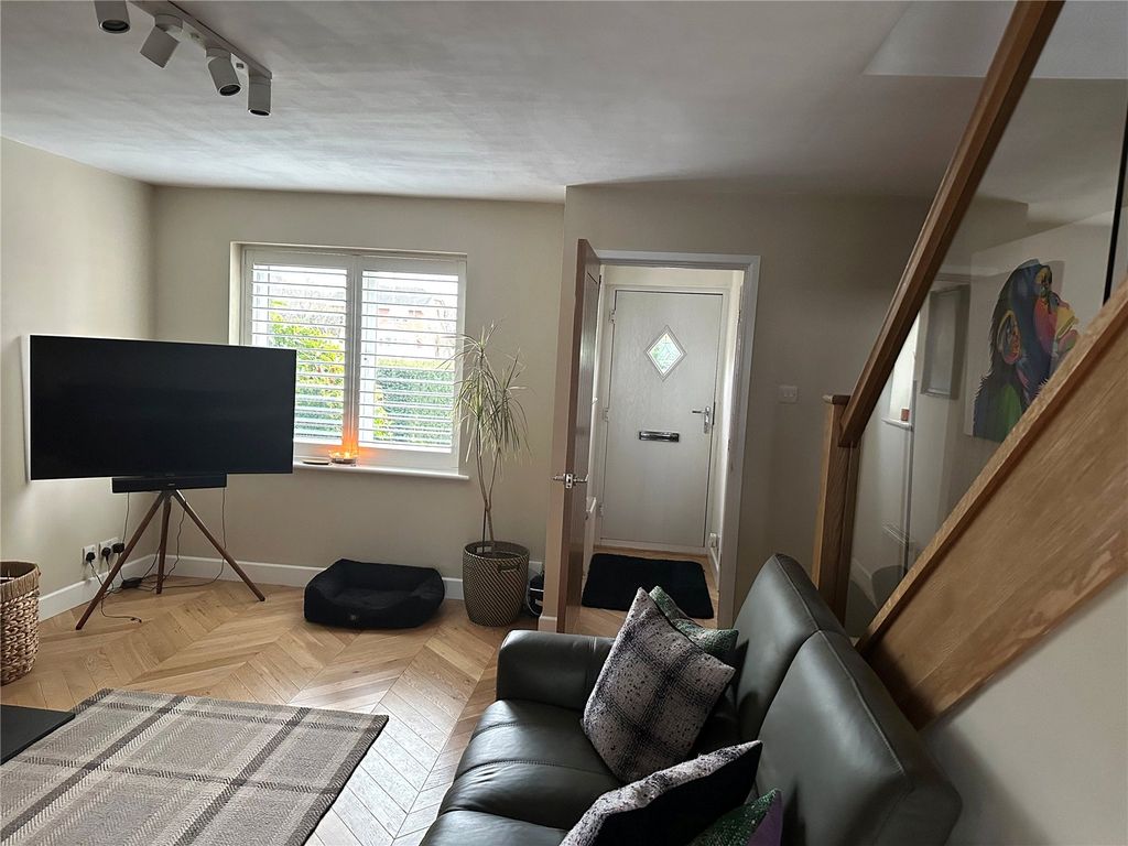 Property photo 2 of 15 Lounge