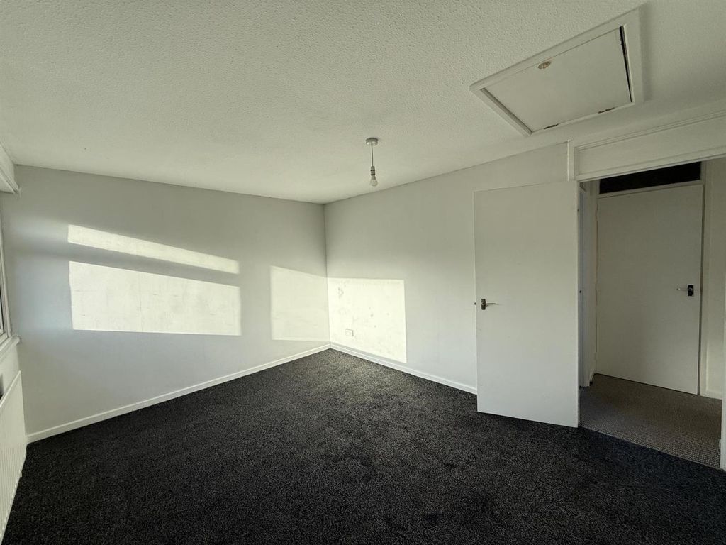 Property photo 2 of 10 Bedroom 1.1