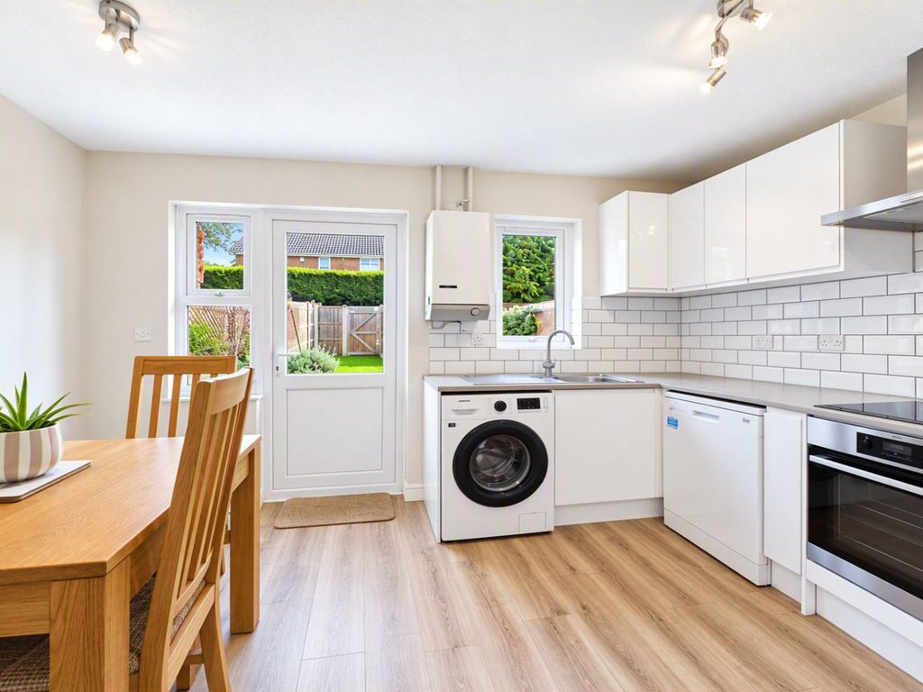 Property photo 3 of 8 Kitchen