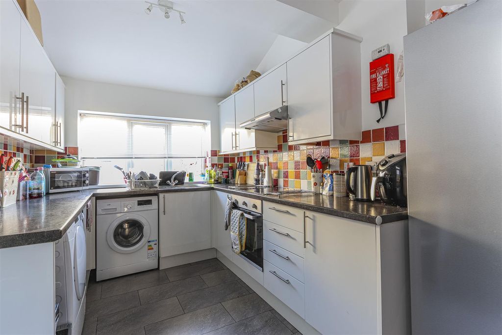 Property photo 3 of 12 Dogfield Street 59-6.Jpg