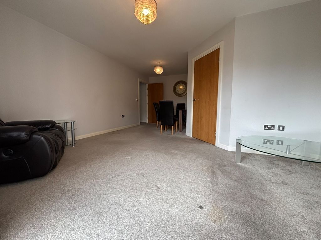 Property photo 2 of 12 73d38E8A-100A-4F66-9c4A-cd5E9B6Dcff8