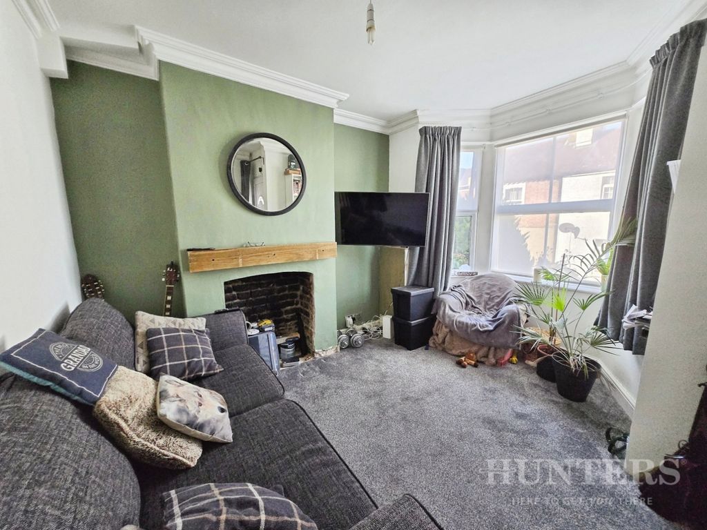 Property photo 3 of 13 Pbox-Living_Room-343207.Jpg