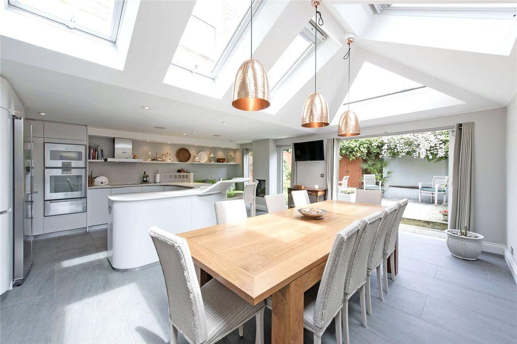 Property photo 1 of 9 Kitchen