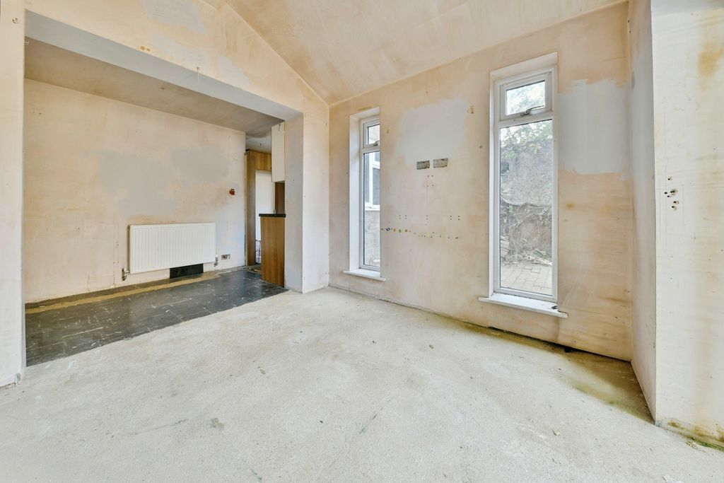 Property photo 3 of 18 Dining Room