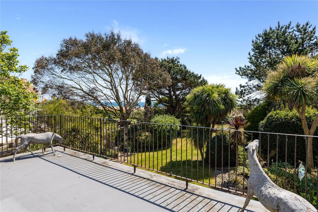 5 bed detached house for saleCanons Close, Bognor Regis, West Sussex PO21 photo 5