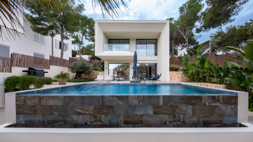 Property photo 1 of 24 1 82846 Small-11.Jpg