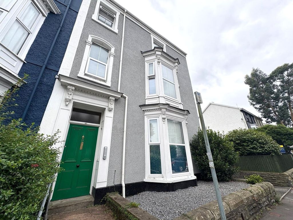 Property photo 2 of 13