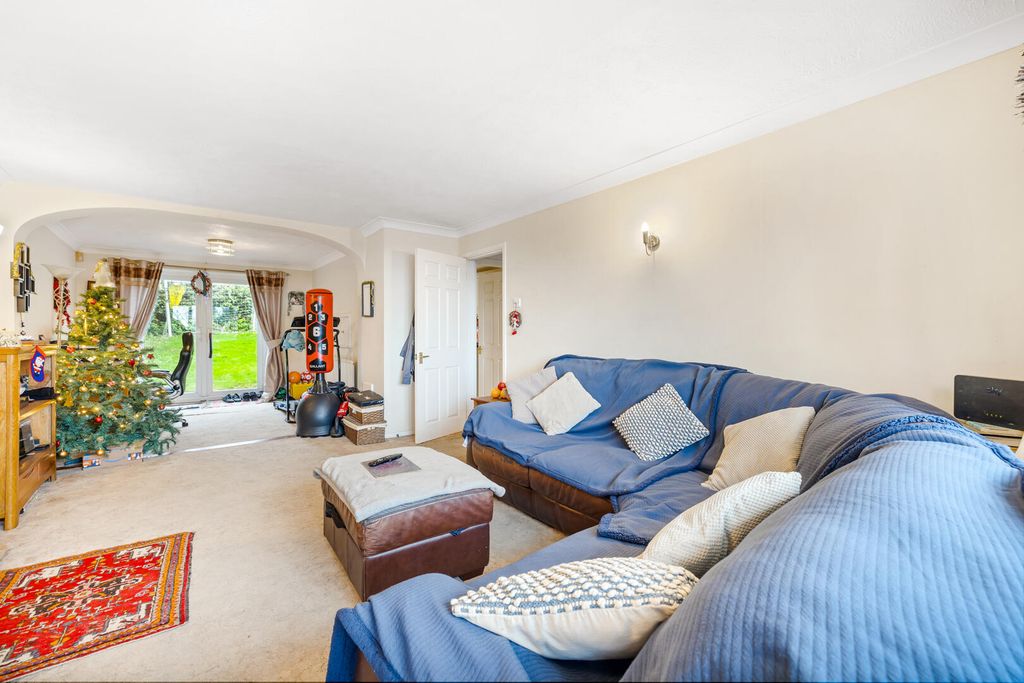 Property photo 1 of 18 Living Room