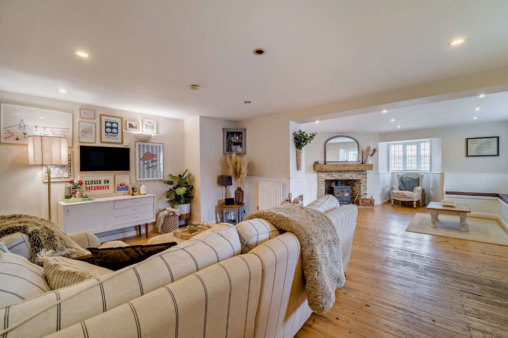 Property photo 2 of 24 Picture No. 31