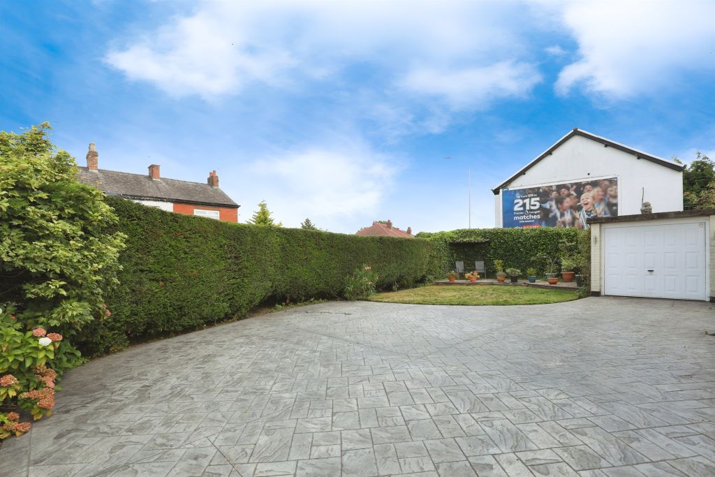 Property photo 3 of 17