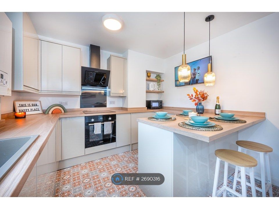 Property photo 1 of 32