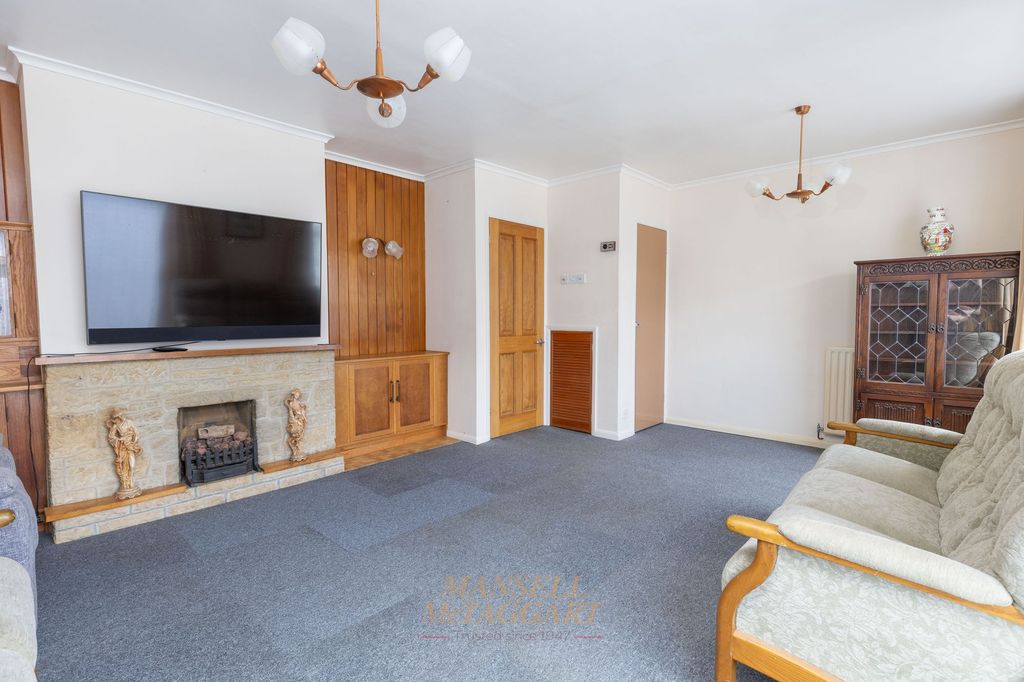 Property photo 3 of 21