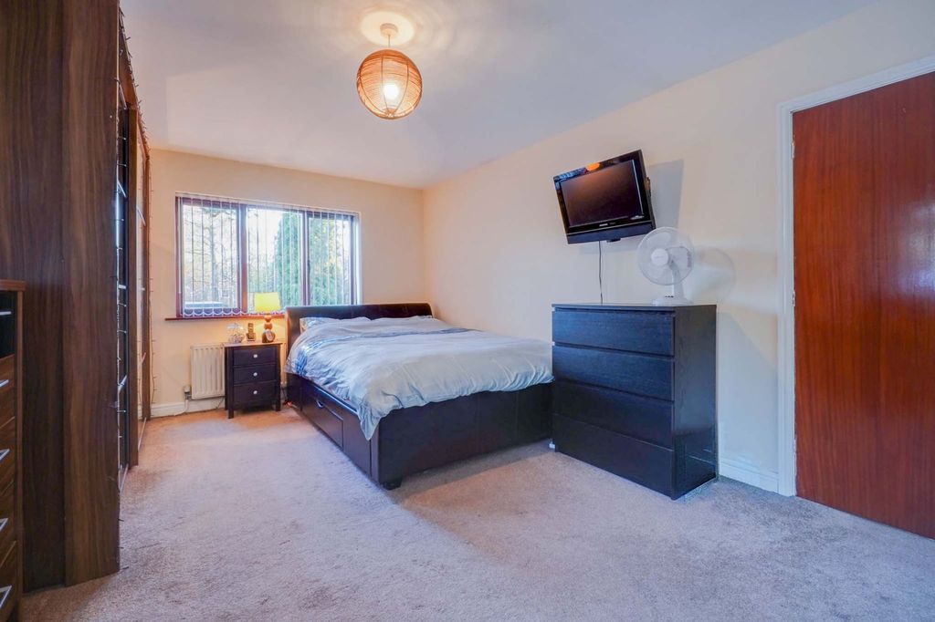 Property photo 3 of 27