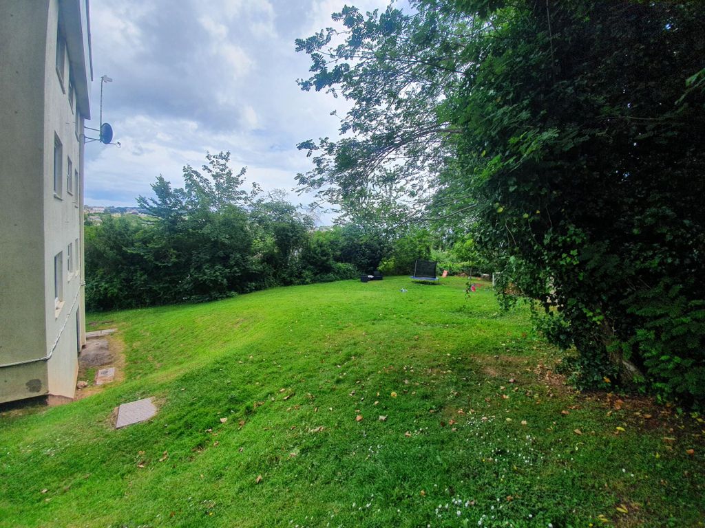 Property photo 2 of 9 Garden