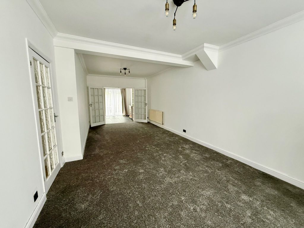 Property photo 2 of 16 Media