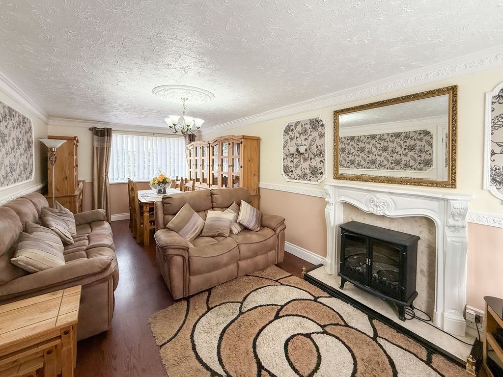 Property photo 2 of 12 Lounge/Dining Room