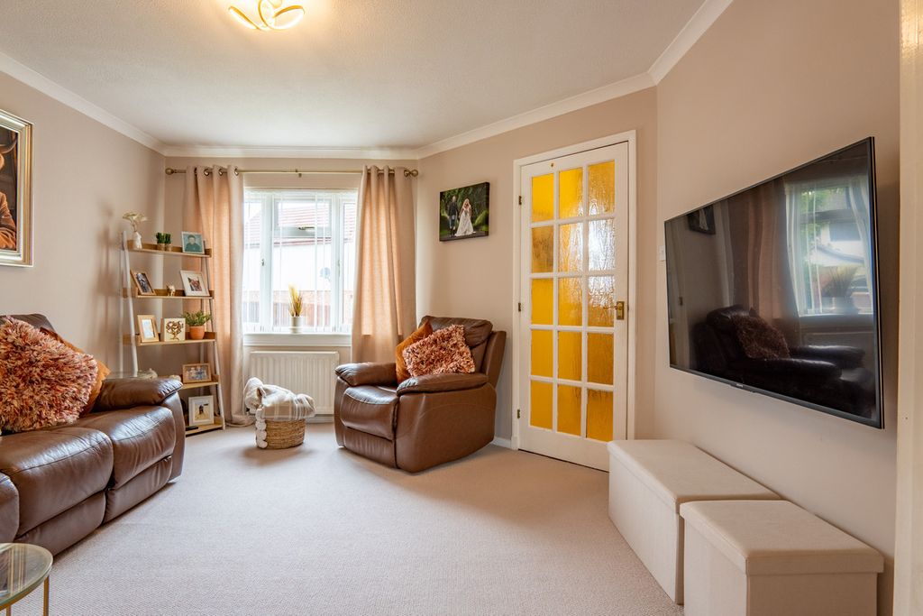 Property photo 2 of 32