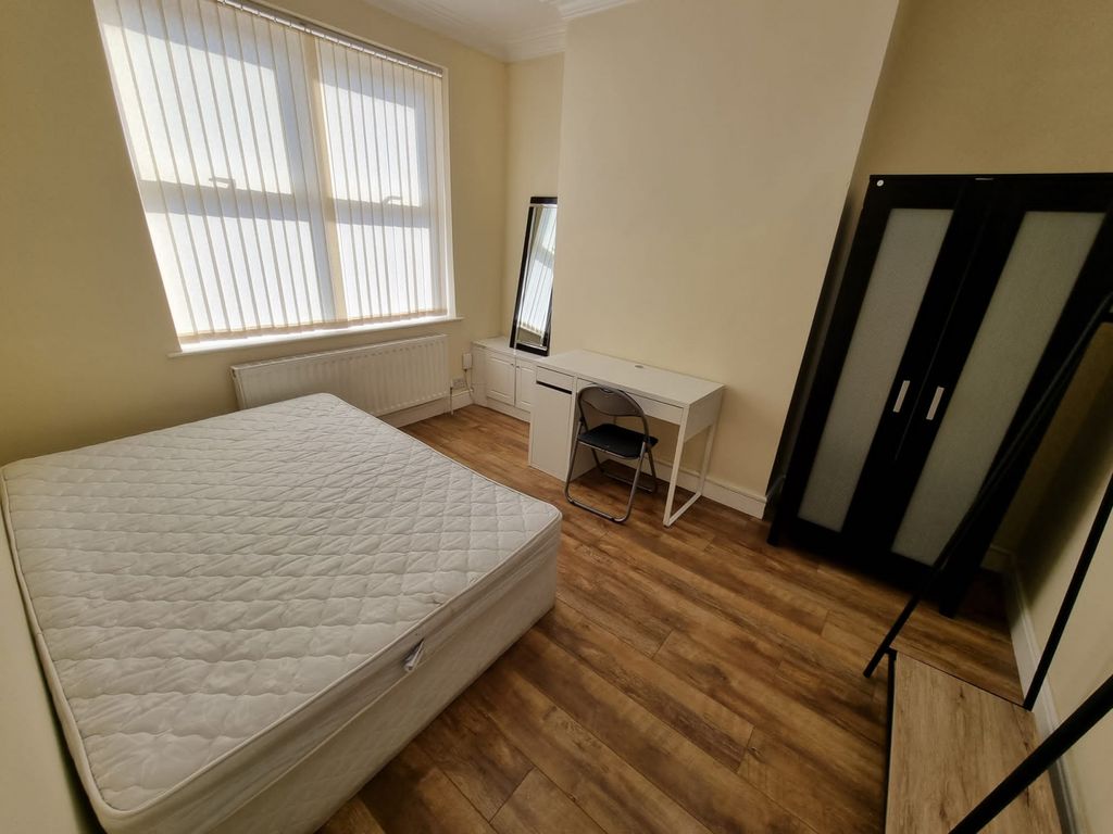 Property photo 3 of 8 Gallery