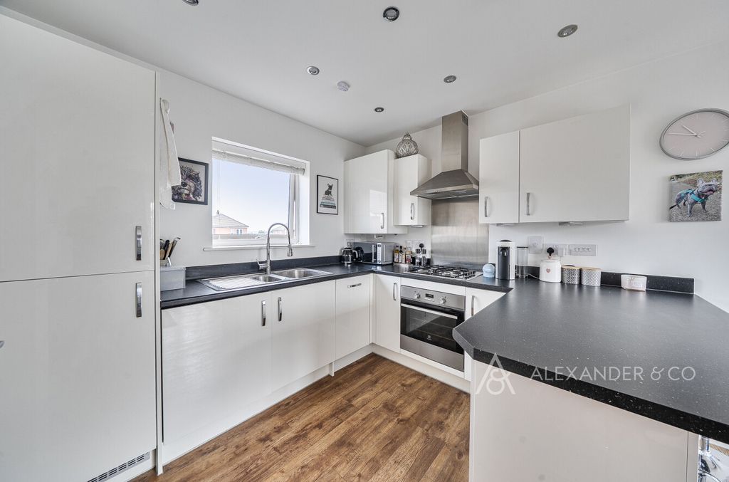 Property photo 3 of 16 77Fc8B5d-c9E3-4Df...