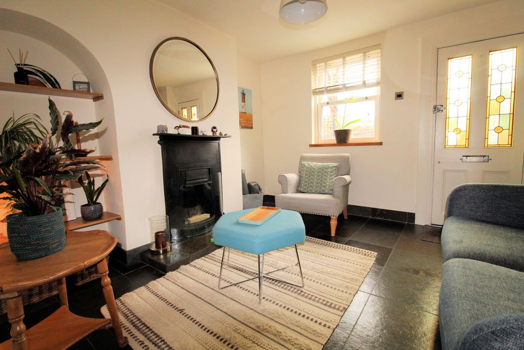 Property photo 2 of 23 Lounge