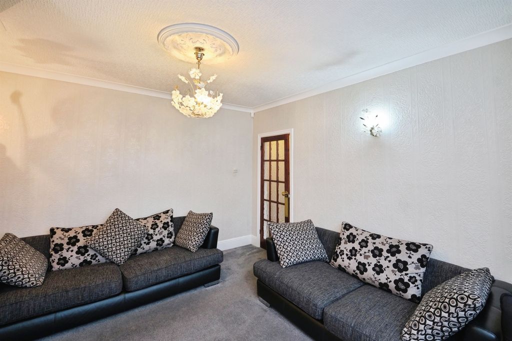 Property photo 2 of 34