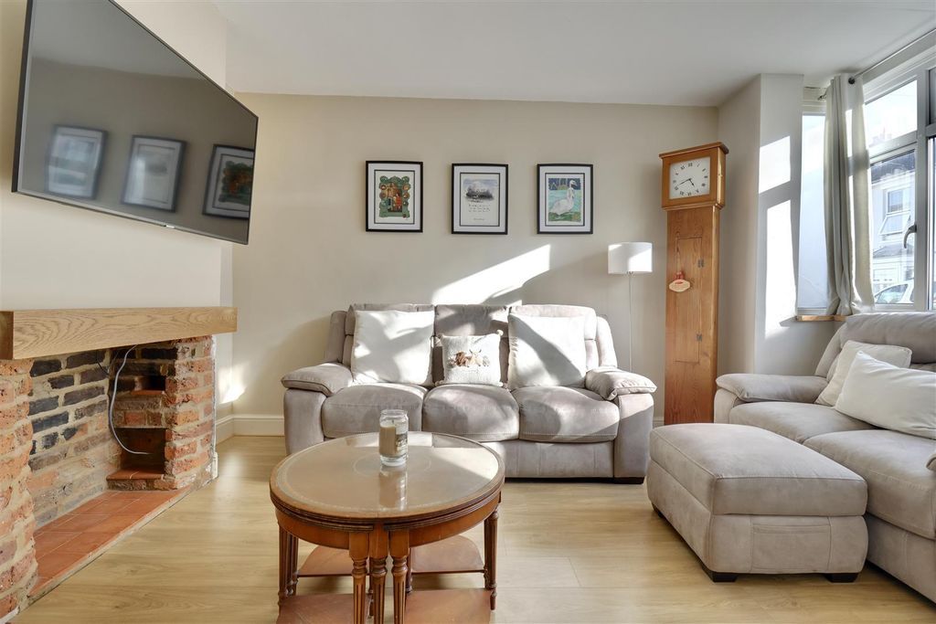 Property photo 2 of 16 283E4636-0Fcd-47B0-B041-C634C9B0D2C6_1_201_A.Jpeg