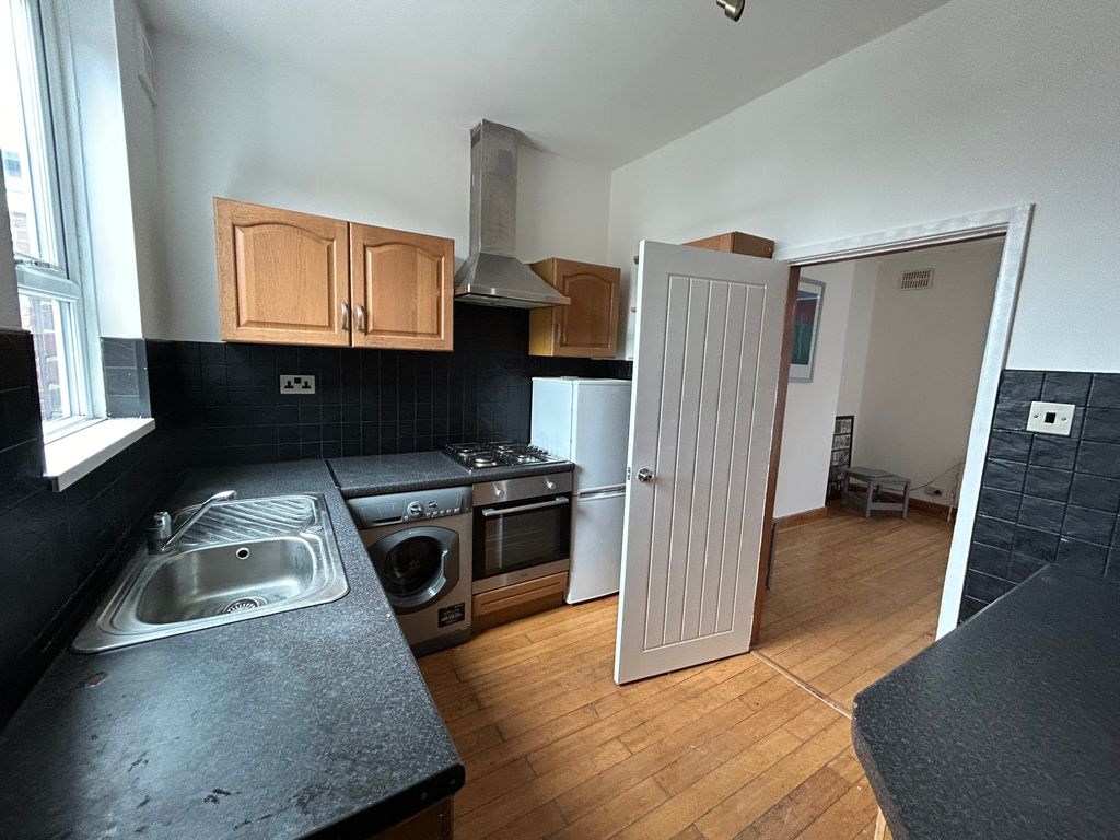 Property photo 3 of 15 Integrtaed Hob-Oven