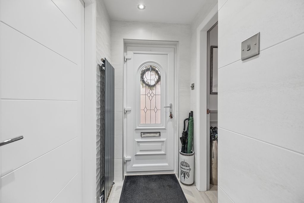 Property photo 2 of 39