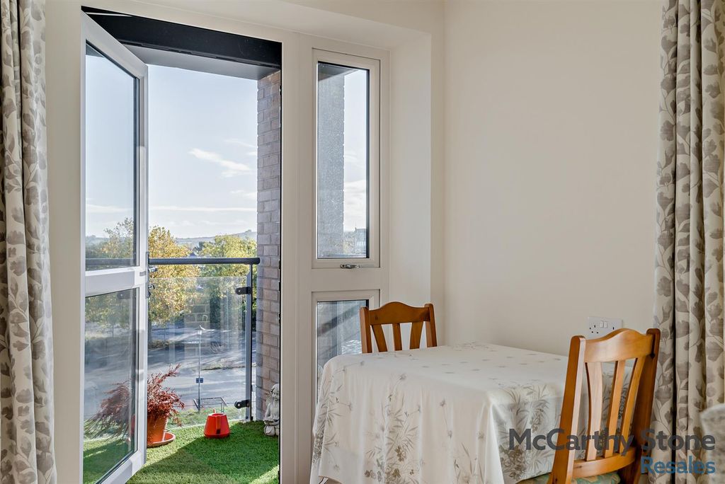 Property photo 3 of 19 Living Room