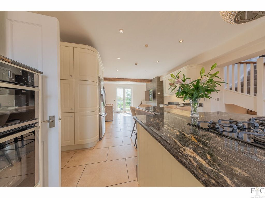 Property photo 3 of 36