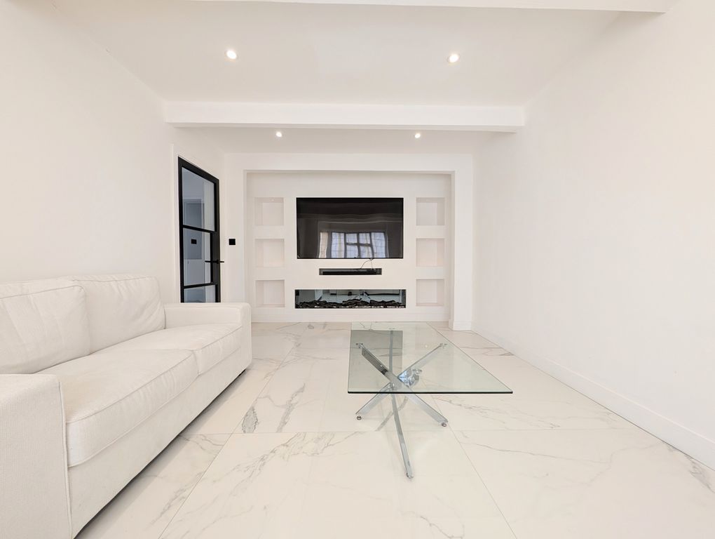 Property photo 2 of 23 Living Room