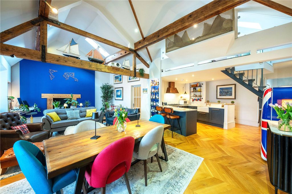 Property photo 2 of 13 Picture No. 15