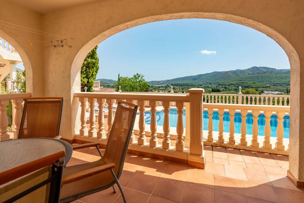 Property photo 1 of 56 Spacious Villa With Guesthouse And Panoramic View For Sale In Jalón