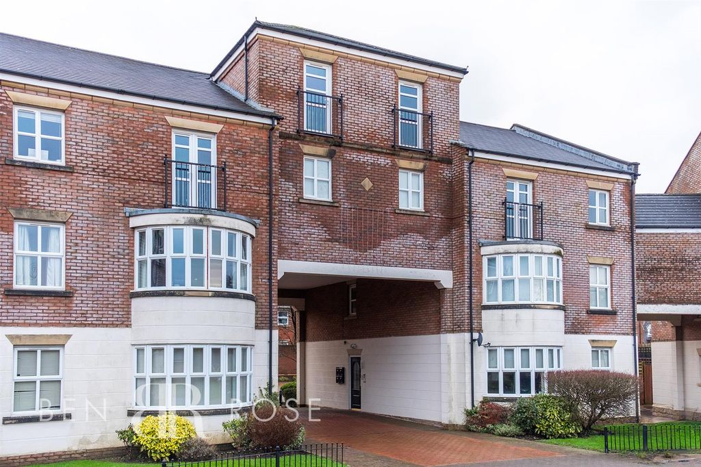 Property photo 1 of 14 Front External