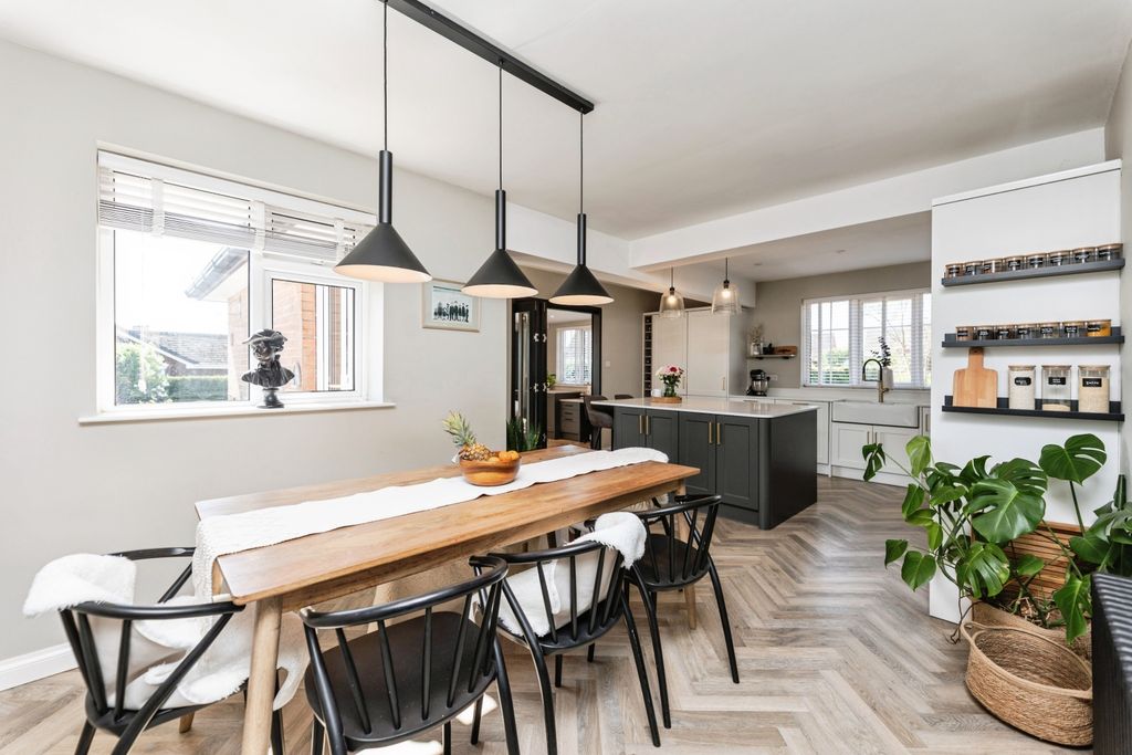 Property photo 1 of 15 Kitchen/Dining Room