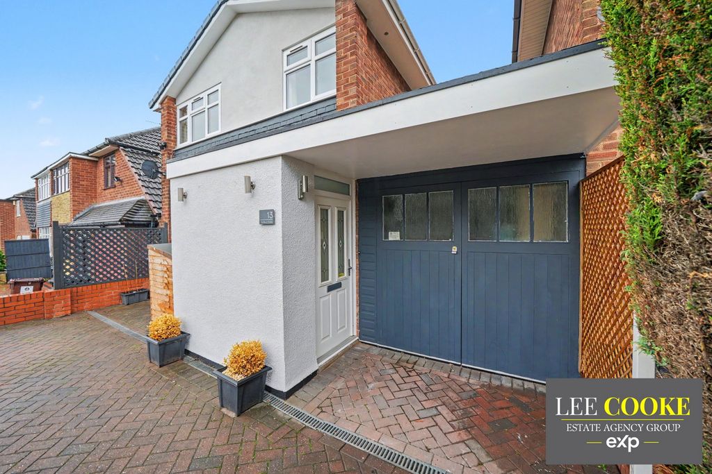 Property photo 2 of 33