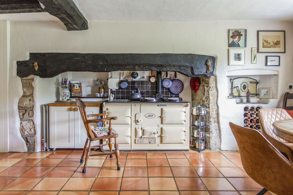 Property photo 3 of 73 Kitchen