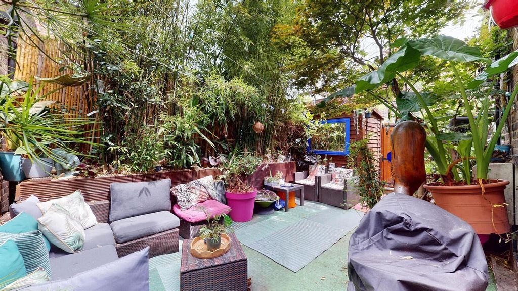 Property photo 1 of 8 Wide Back Garden, House For Sale At E16, By Barrai
