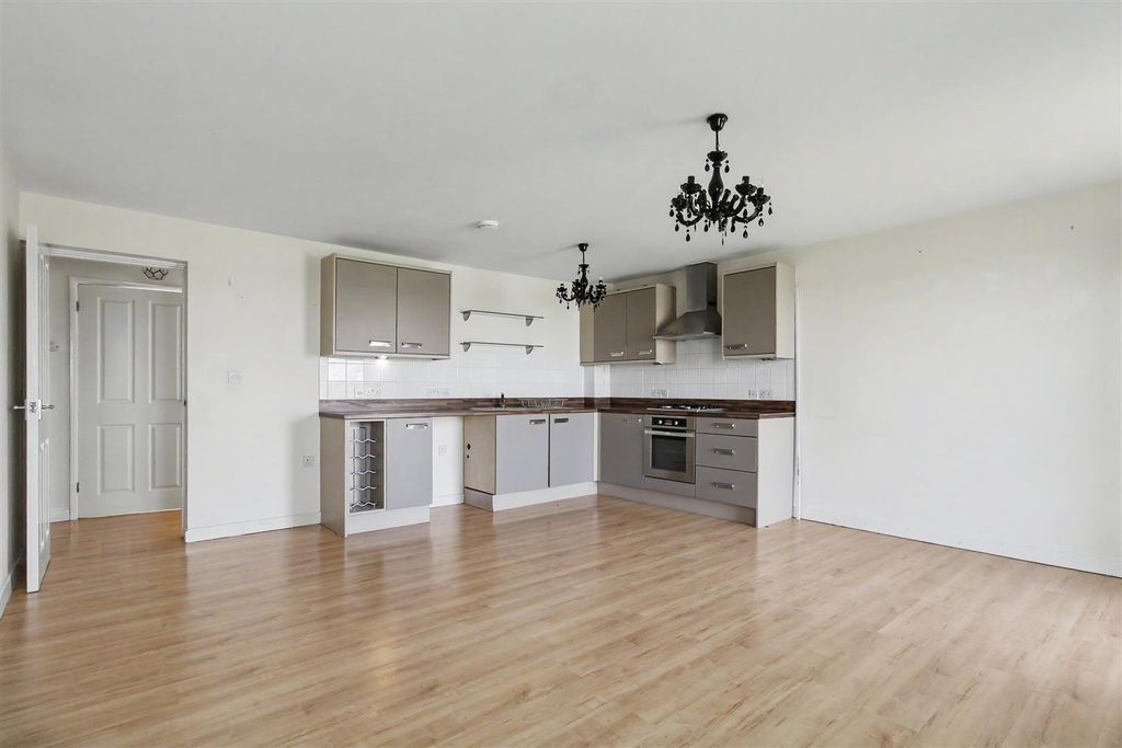Property photo 3 of 15 Lounge/Kitchen