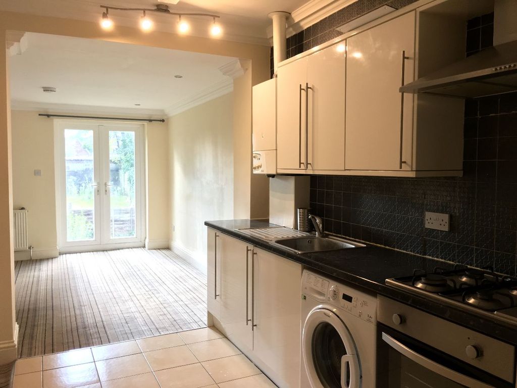 Property photo 2 of 10 Kitchen