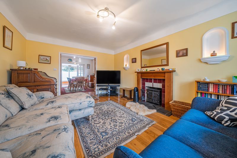 Property photo 3 of 22 Lounge