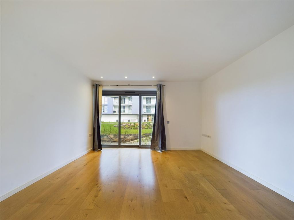 Property photo 3 of 12 2Cam02337G0-Pr0350-Still018.Jpg