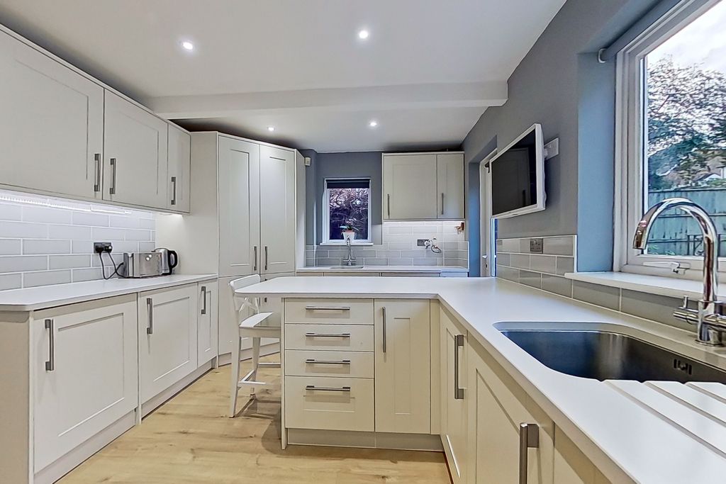 Property photo 3 of 45