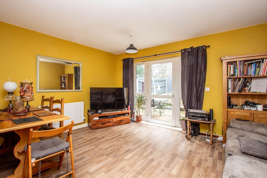 Property photo 3 of 6 Lounge