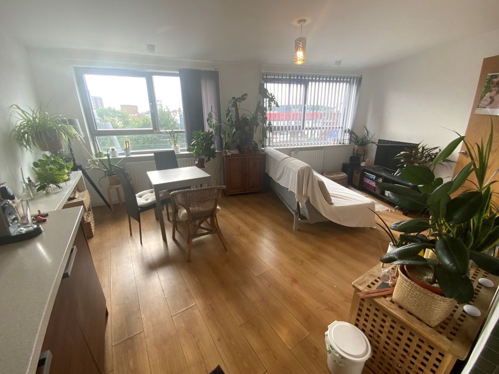 Property photo 3 of 6 2746033